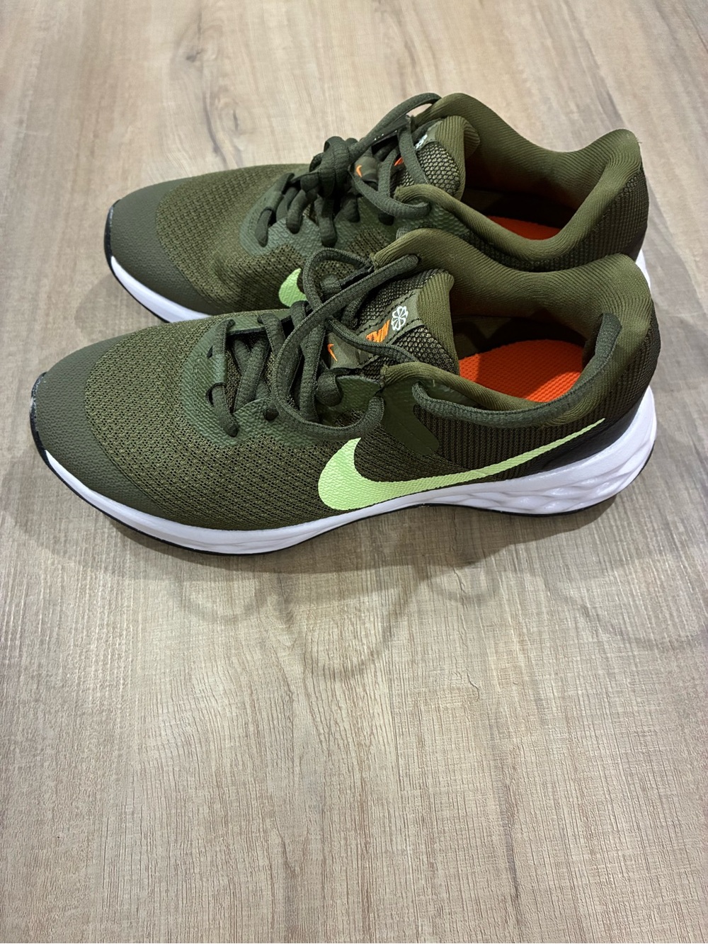 Nike Revolution 6 next nature size 4